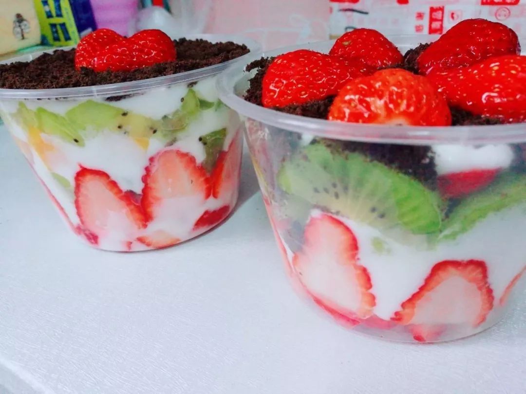 水果酸奶杯怎么做_水果酸奶杯的做法_阅麻_豆果美食