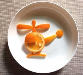 教你用橙子做架直升机  水果拼盘直升机的做法