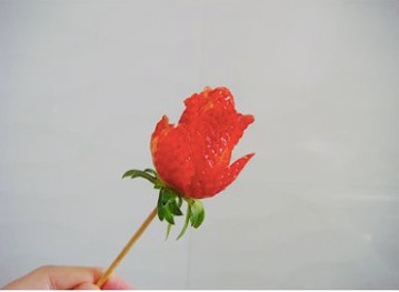 草莓玫瑰花的做法 教你1分钟把草莓变成玫瑰