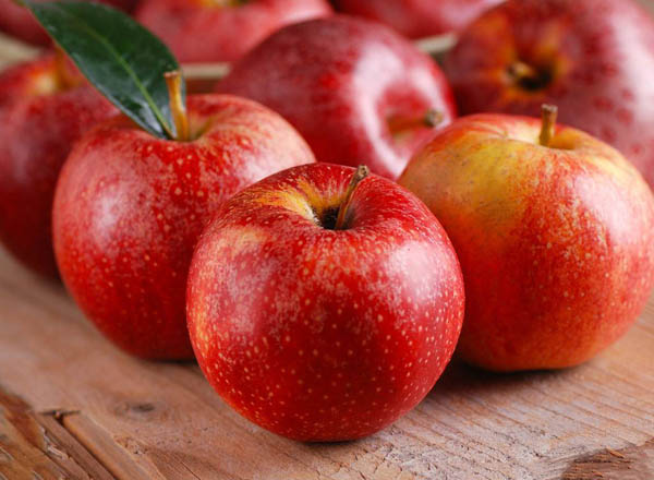 坚持1年每天吃一个苹果 看看你的身体会怎样