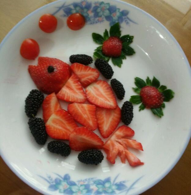 草莓鱼水果拼盘 这条鱼您给多少分