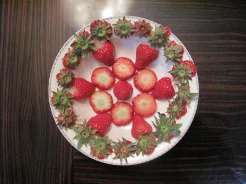 超简单的草莓拼盘 亲子活动中老师布置的作业
