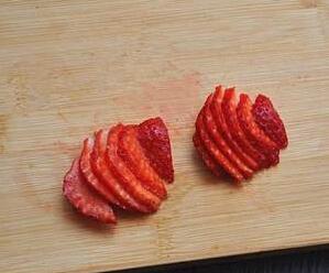 创意水果拼盘做法 草莓金鱼游啊游