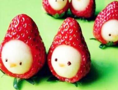 苹果草莓小鸡创意水果拼盘 可爱的萌鸡小队来啦