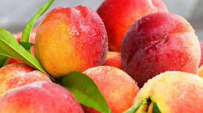 香甜可口的桃子图片，让你感受初恋的味道