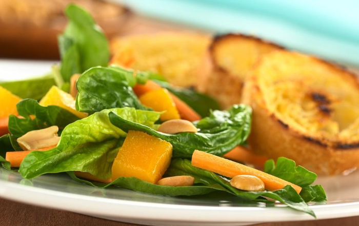 菠菜芒果沙拉的制作方法 营养美味二合一的模范生
