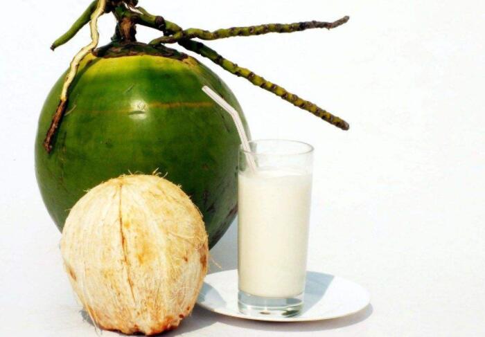 吃椰子能减肥吗，新鲜椰子汁搭配椰子食谱想不瘦都难